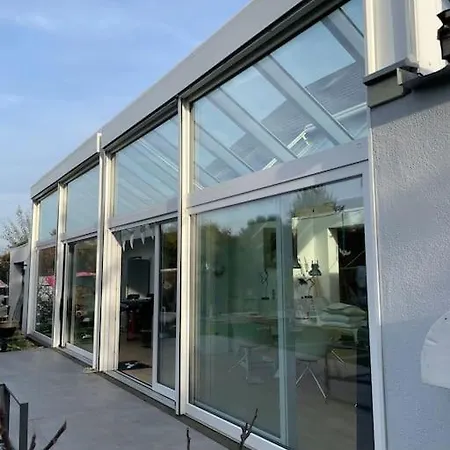 Lulex V - Laendlich Zentral Messe Flughafen * Krefeld